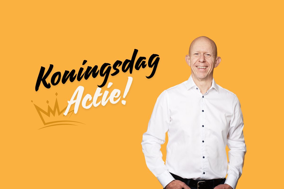 Maurice van Lier vrolijk lachend met een koningsdagactie